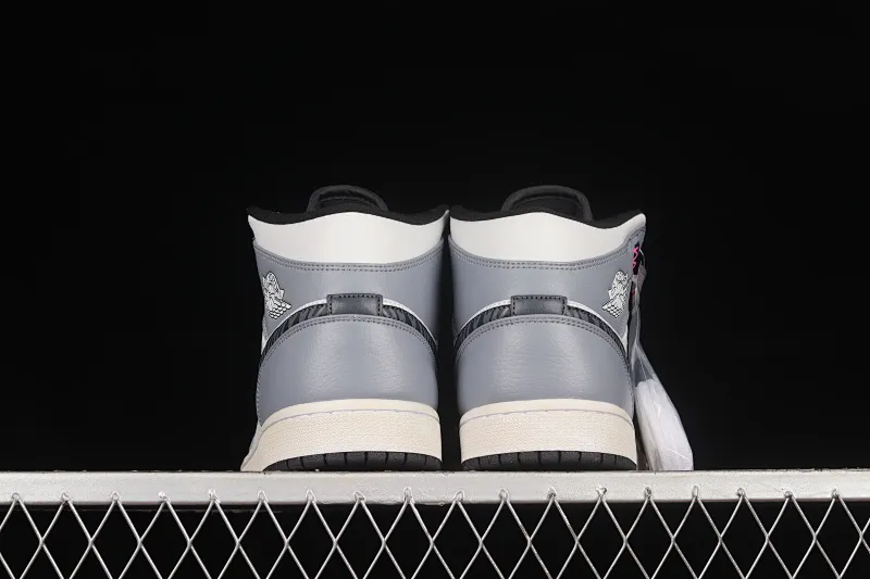 All Categories Air Jordan Jordan Series Basketball Shoes Air Jordan 1 Mid Air Jordan 1 Mid AJ1 Joe 1 Year of the Tiger Customized Chinese Basketball Shoes 554724-170